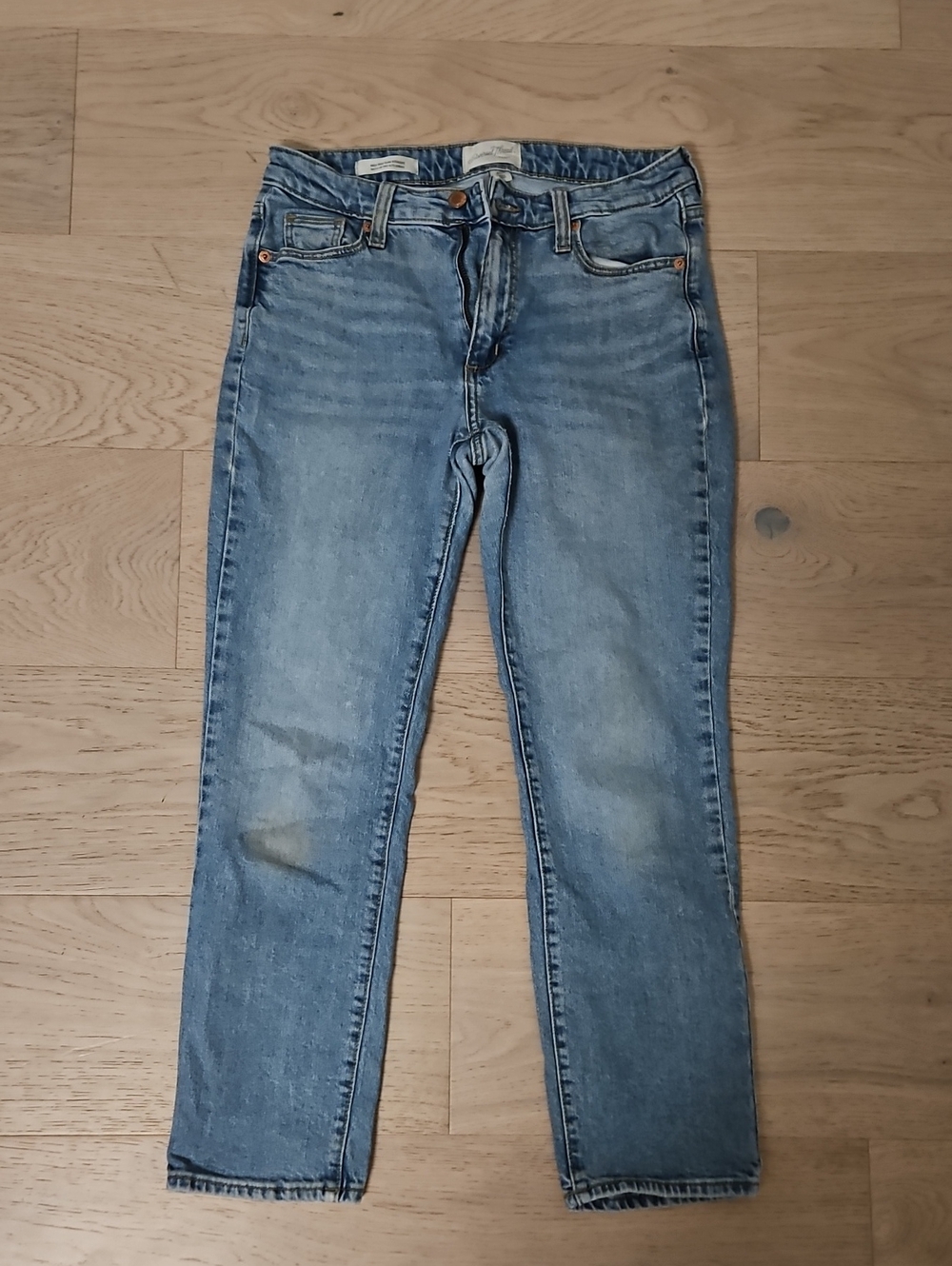 Universal Thread Women's Medium Wash Straight-Leg Jeans